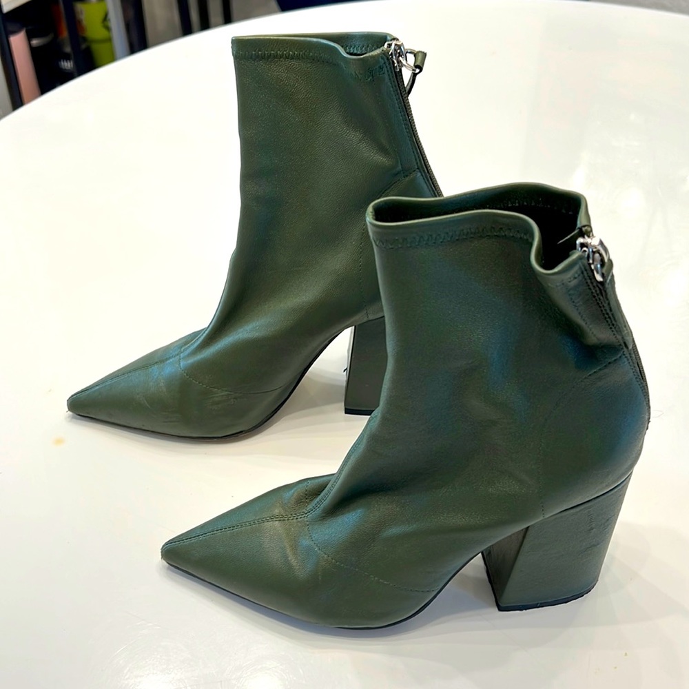 Alias Mae olive green boots